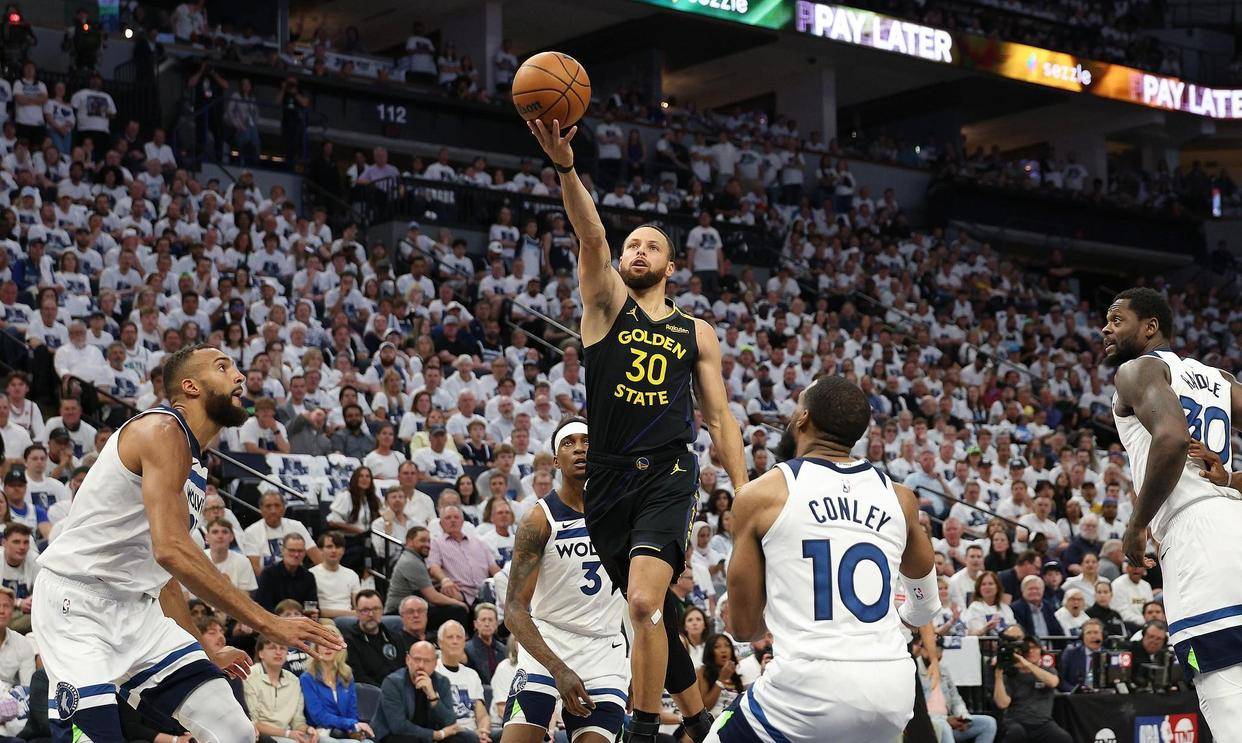 库里复出首战，连续三场30+状态火爆，球队未来可期成为焦点！-多米体育官网入口