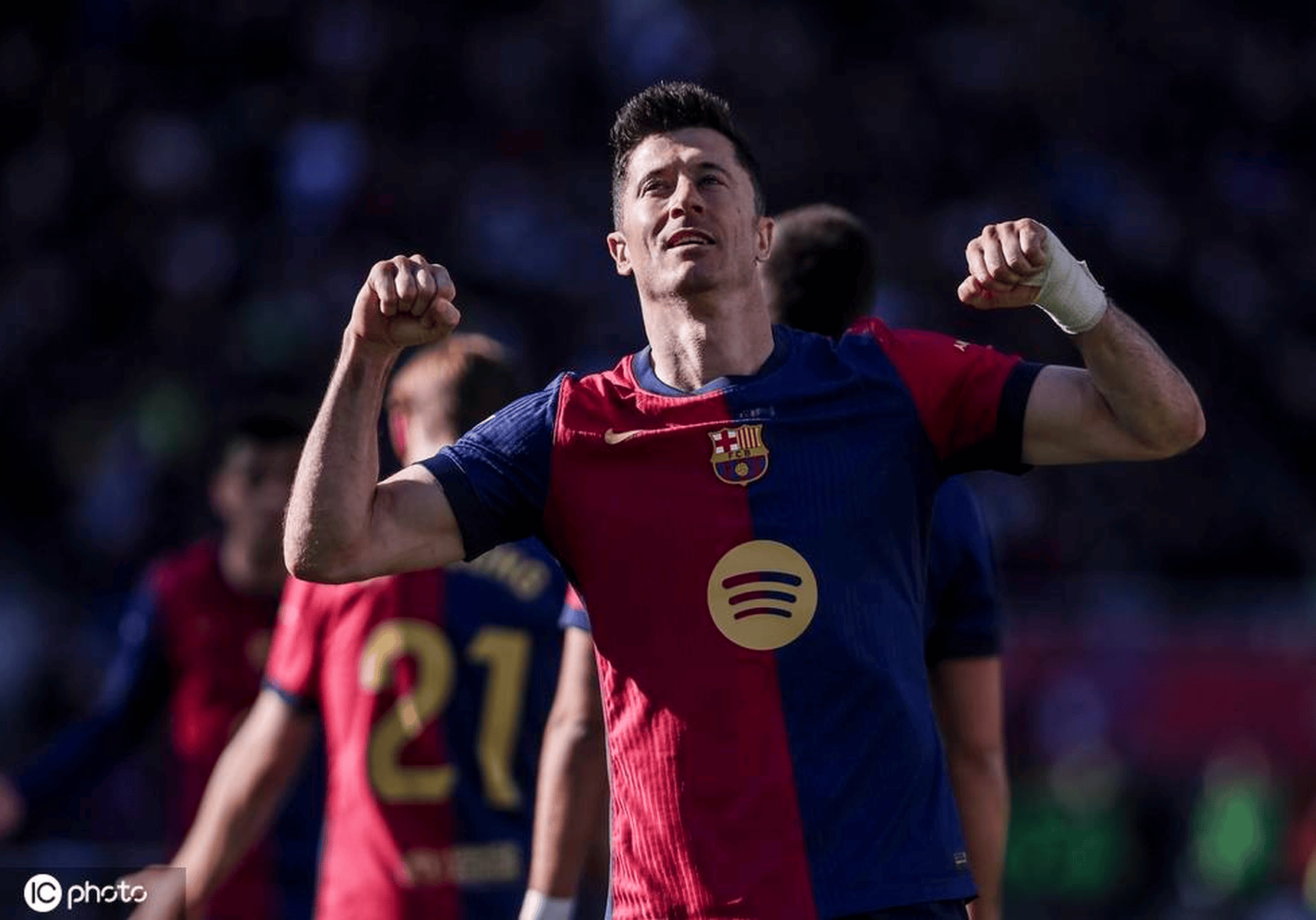 莱万多夫斯基关键节点精彩发挥，法国队带队取胜！-多米体育官网开户